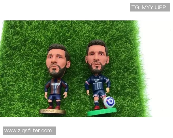 足球明星手办精美展示图集尽显球场风采与艺术魅力